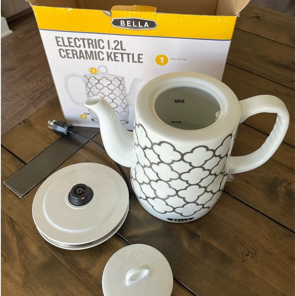 Bella: Electric kettle - Picture 1 of 3